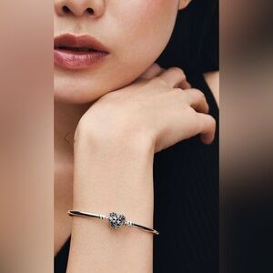 New 100% Authentic PANDORA 925 Silver Celestial Heart Bangle Bracelet
